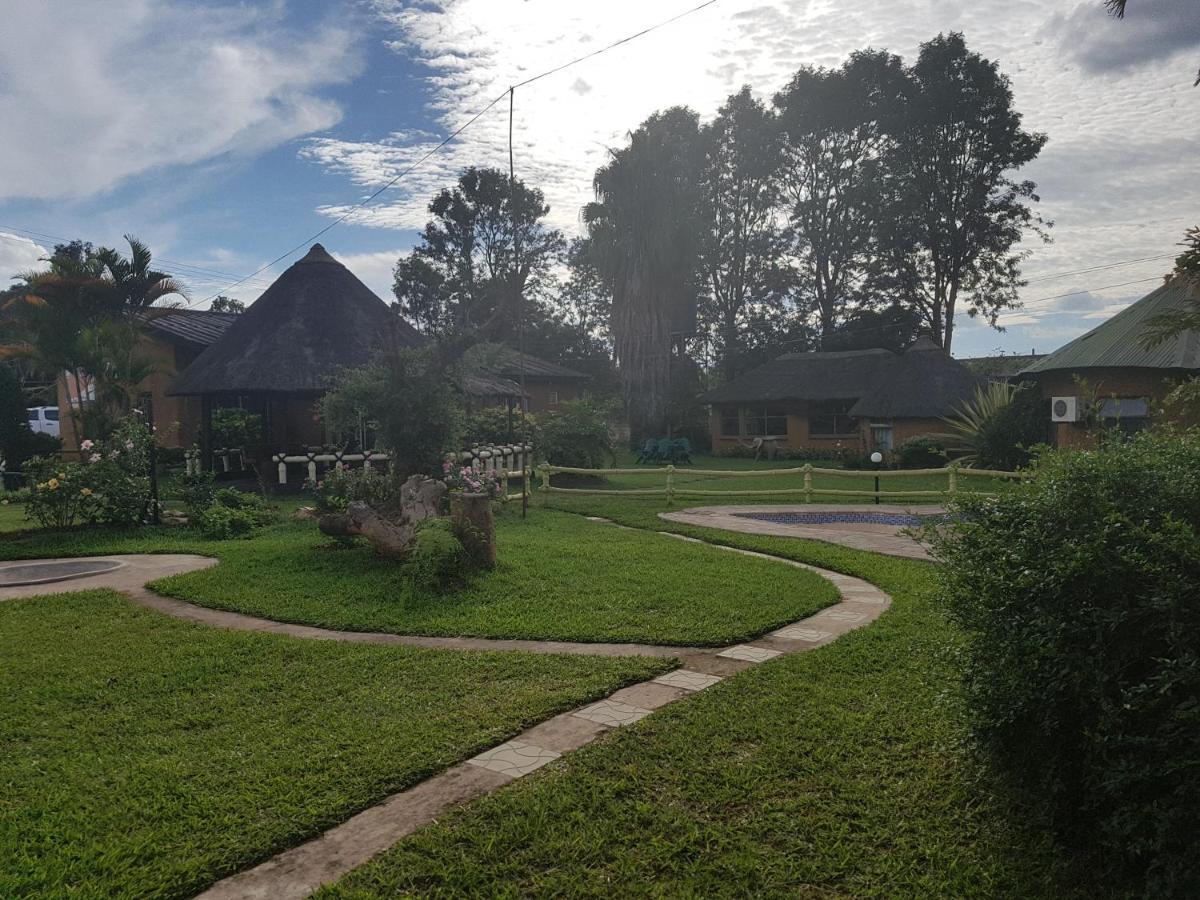 Reed Mat Lodge 卢萨卡 外观 照片