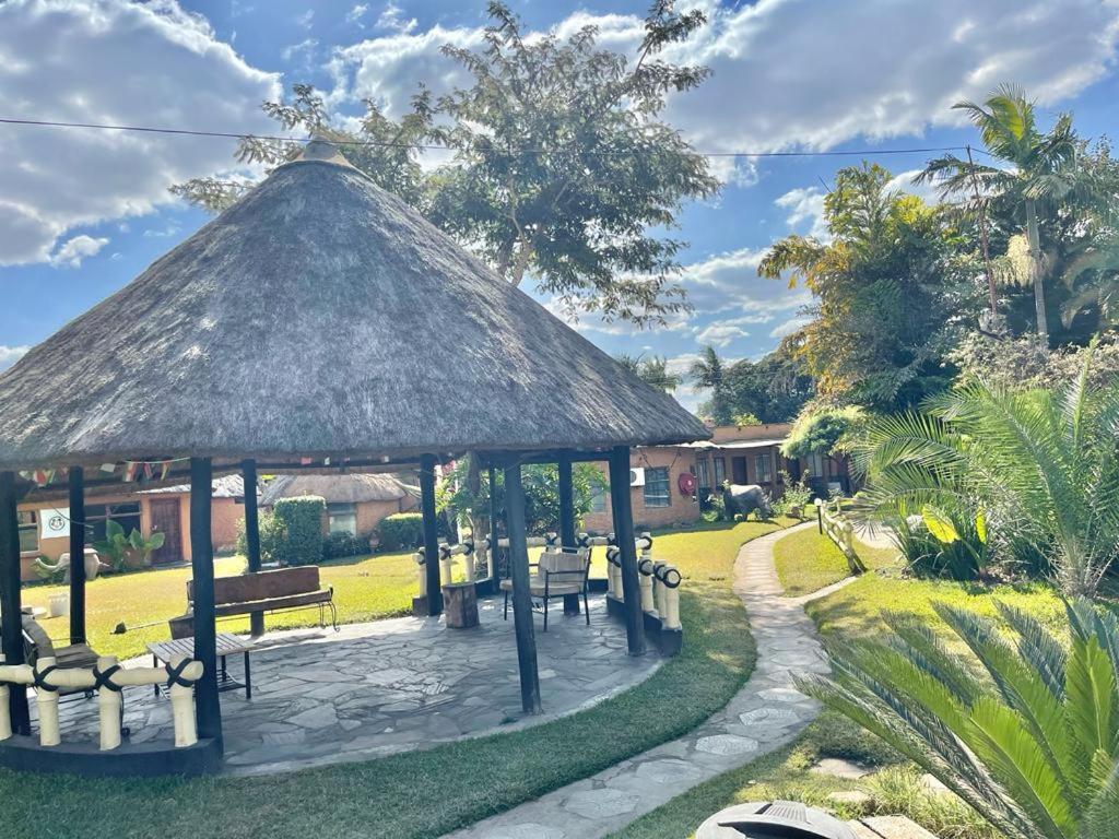 Reed Mat Lodge 卢萨卡 外观 照片